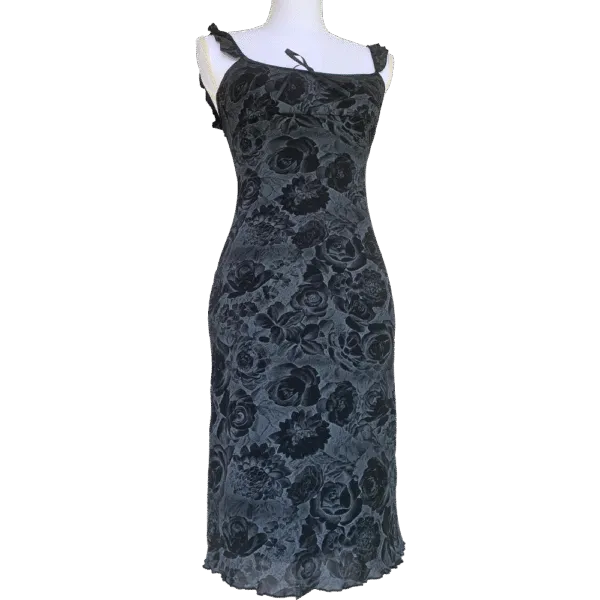 Grey dress with vintage goth roses