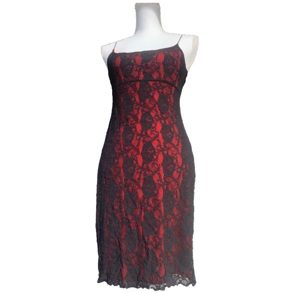 Robe rouge voile dentelle goth