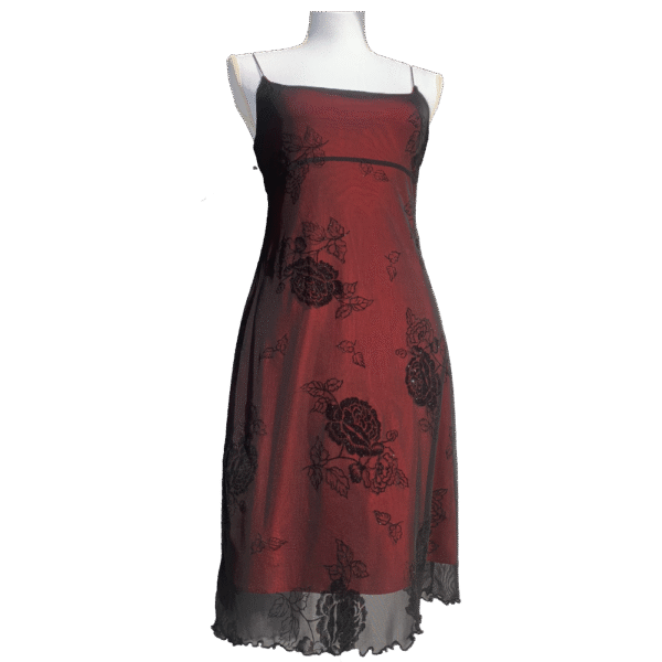 Robe rouge voile motifs rose noir goth