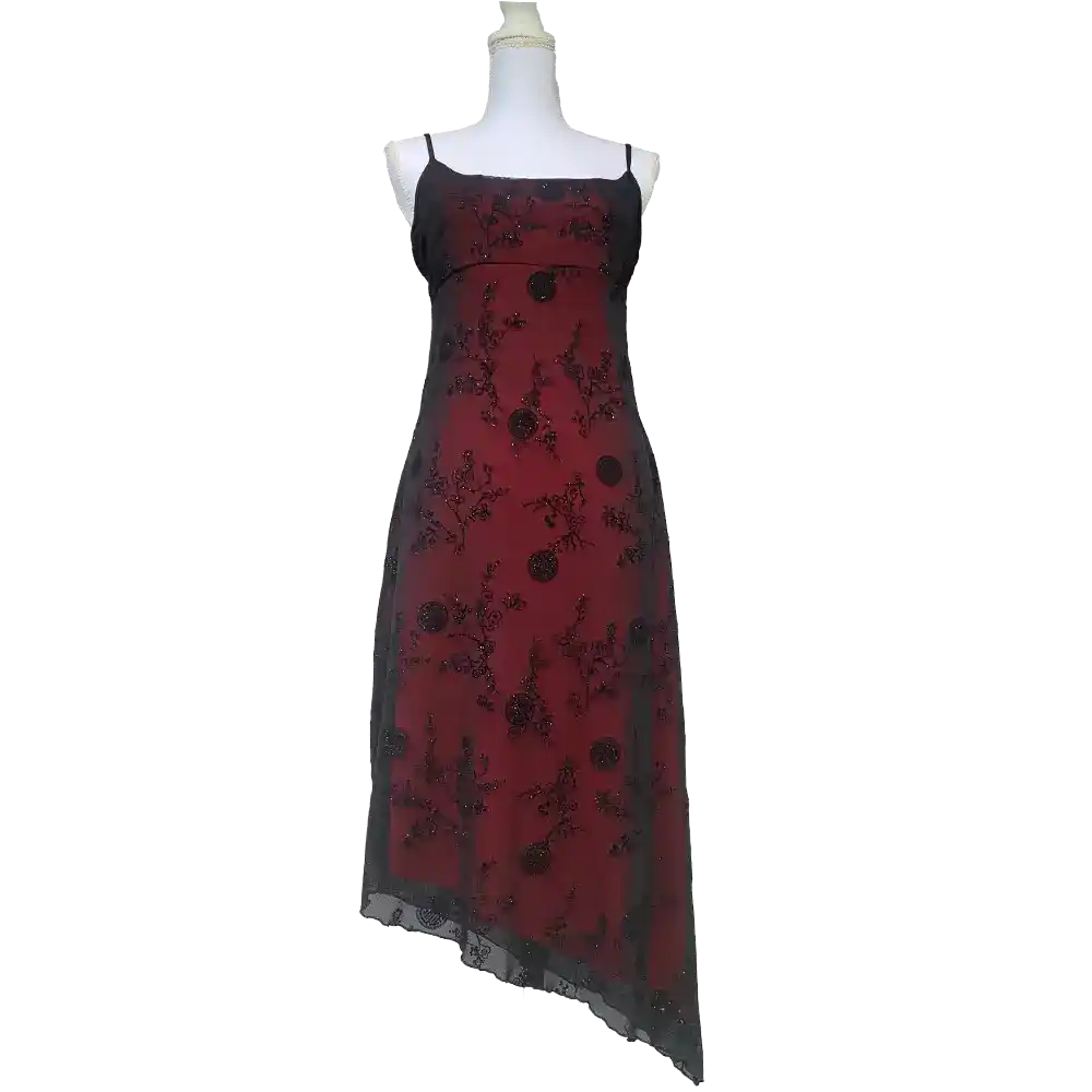 Robe rouge asymétrique fleurie goth